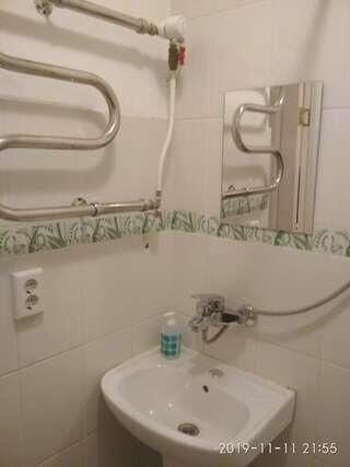 Гостиница Ясень Пермь Трехместный номер «Комфорт» с душем-11