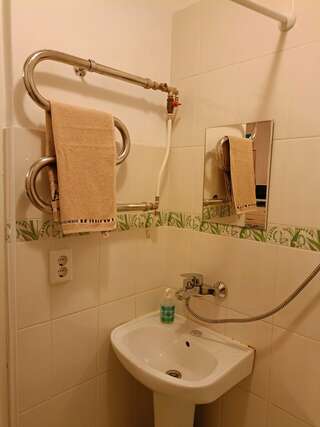 Гостиница Ясень Пермь Трехместный номер «Комфорт» с душем-4