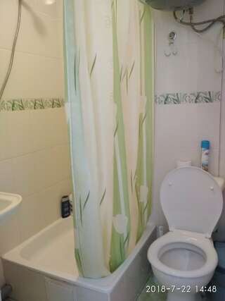 Гостиница Ясень Пермь Трехместный номер «Комфорт» с душем-9